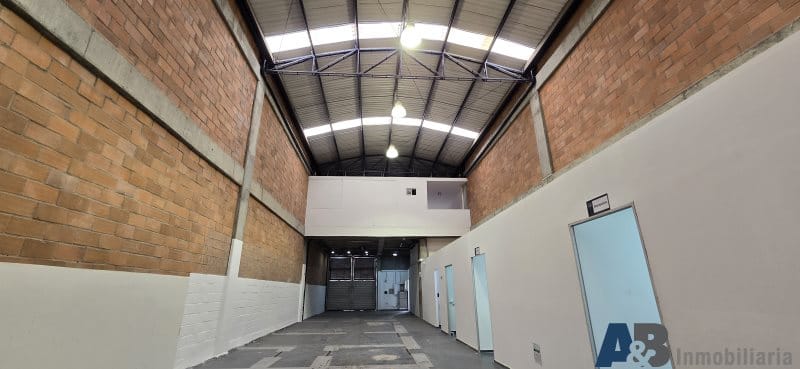 Bodega en arriendo en Aeropuerto, Rionegro, 405 m² · foto 2 de 13