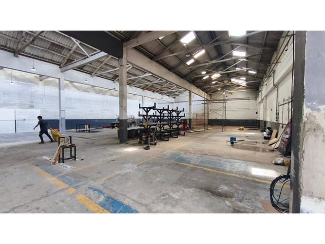 Bodega en arriendo en Perpetuo Socorro, Medellín, 1000 m² · foto 5 de 10
