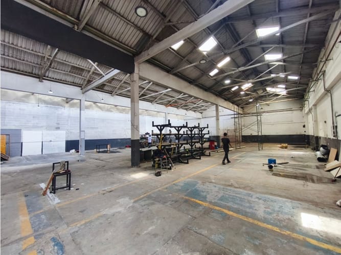 Bodega en arriendo en Perpetuo Socorro, Medellín, 1000 m² · foto 6 de 10