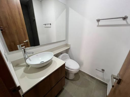 Apartamento de 3 alcobas en arriendo en Conquistadores, Medellín, 150 m² · foto 12 de 22