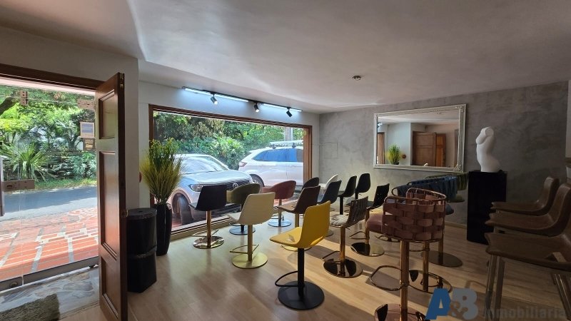 Casa en arriendo en El Poblado, Medellín · foto 2 de 24