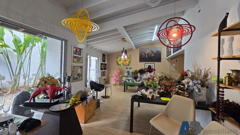 Casa en arriendo en El Poblado, Medellín · foto 4 de 24