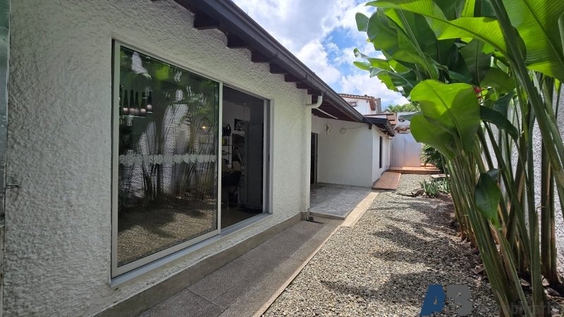 Casa en arriendo en El Poblado, Medellín · foto 7 de 24