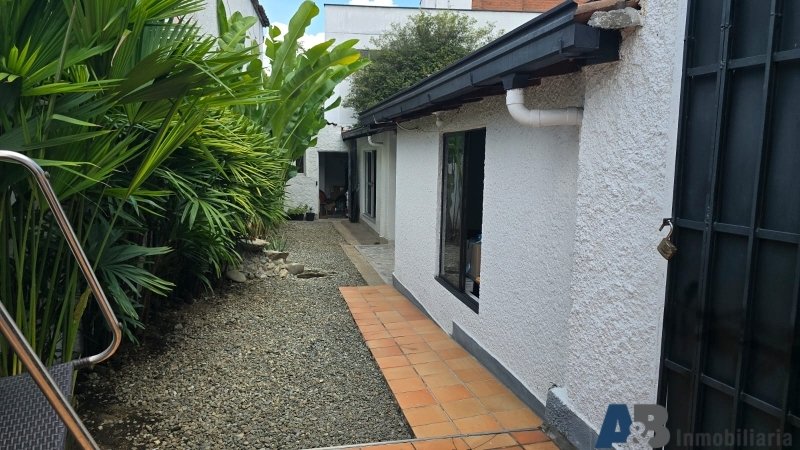 Casa en arriendo en El Poblado, Medellín · foto 8 de 24