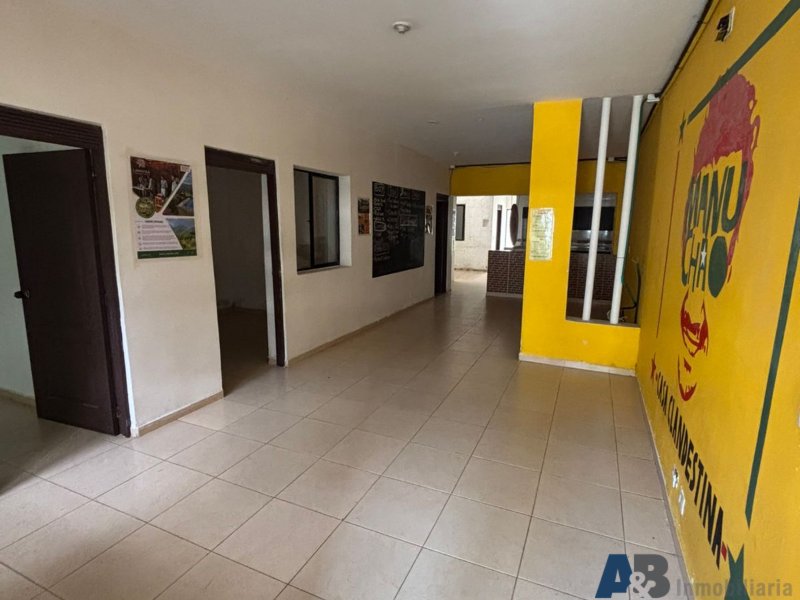 Casa en arriendo en El Poblado, Medellín · foto 2 de 16