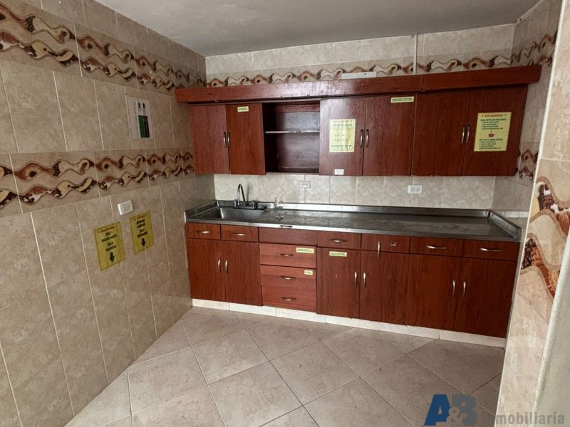 Casa en arriendo en El Poblado, Medellín · foto 3 de 16