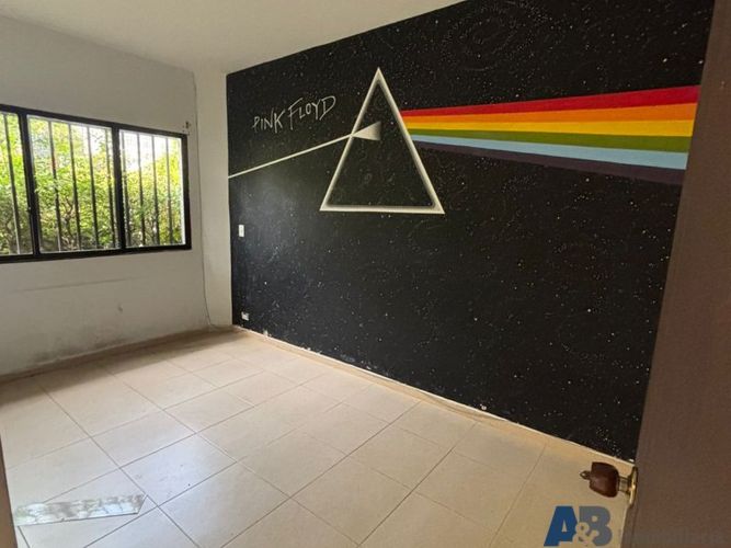 Casa de 11 alcobas en venta en Manila, Medellín, 300 m² · foto 4 de 16