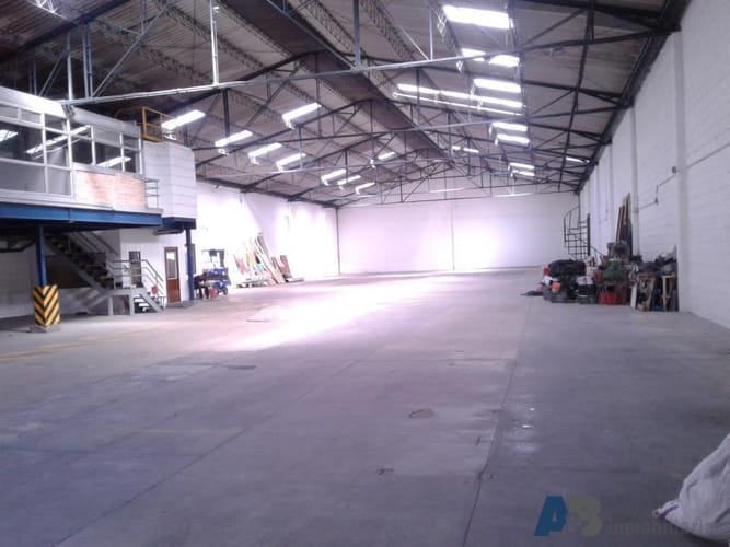 Bodega en venta en El Poblado, Medellín, 1700 m² · foto 3 de 22