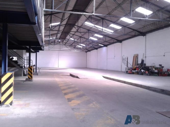 Bodega en venta en El Poblado, Medellín, 1700 m² · foto 5 de 22