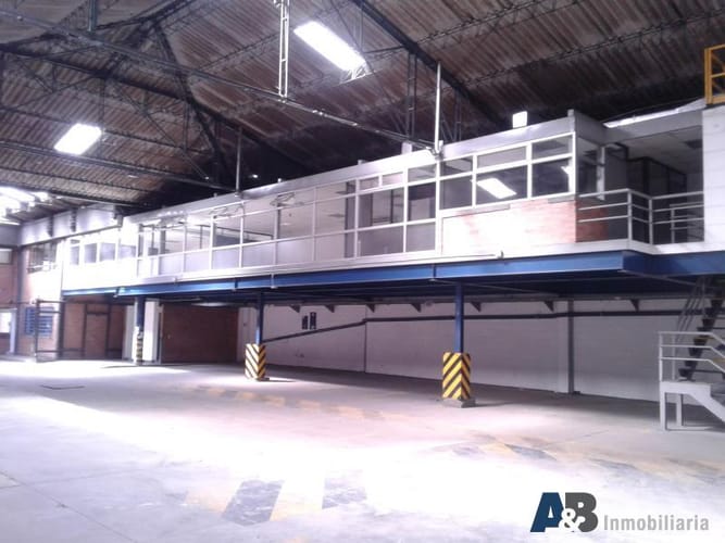 Bodega en venta en El Poblado, Medellín, 1700 m² · foto 9 de 22