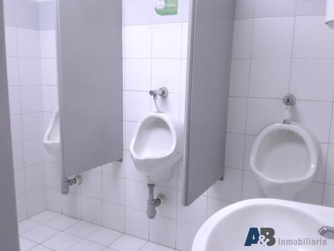 Bodega en venta en El Poblado, Medellín, 1700 m² · foto 11 de 22