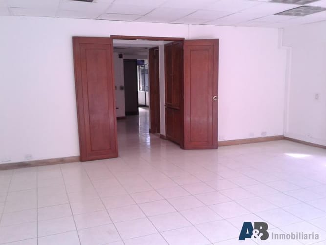Bodega en venta en El Poblado, Medellín, 1700 m² · foto 14 de 22