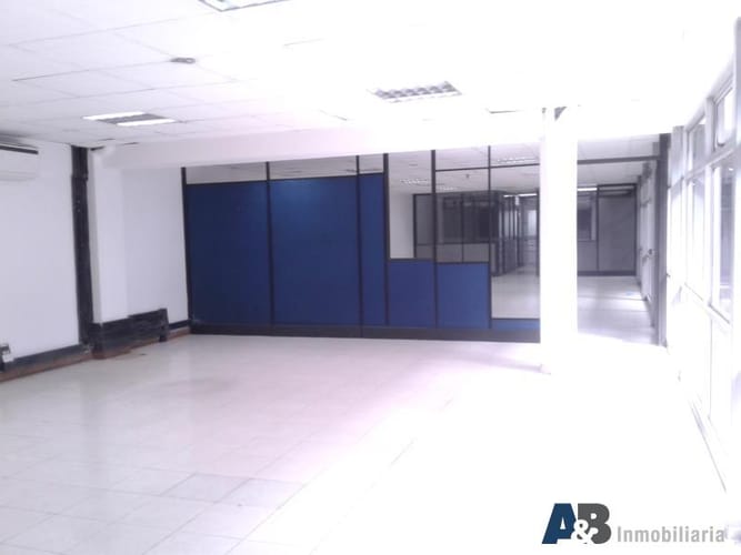 Bodega en venta en El Poblado, Medellín, 1700 m² · foto 15 de 22