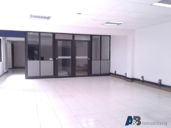 Bodega en venta en El Poblado, Medellín, 1700 m² · foto 16 de 22