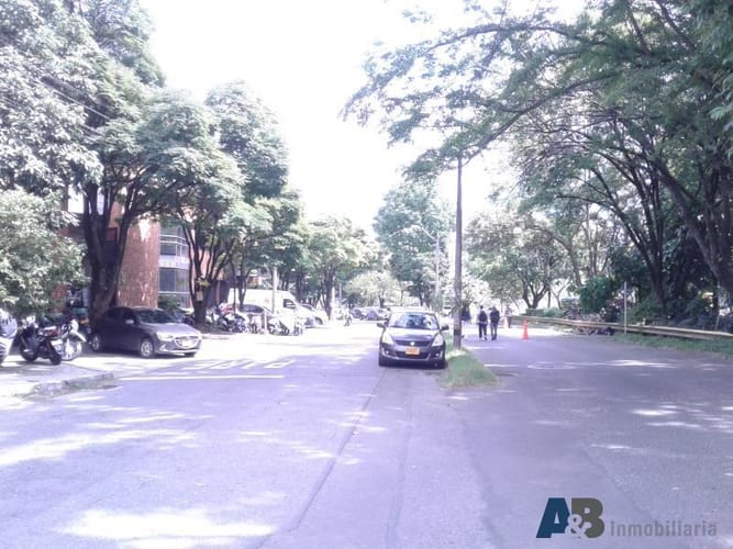 Bodega en venta en El Poblado, Medellín, 1700 m² · foto 19 de 22