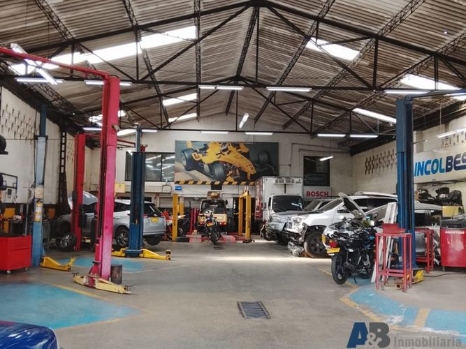Bodega en venta en Campo Amor, Medellín, 550 m² · foto 2 de 7