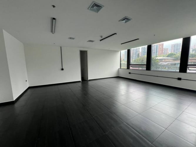 Oficina en arriendo en La Aguacatala, Medellín, 114 m² · foto 3 de 13
