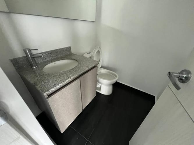 Oficina en arriendo en La Aguacatala, Medellín, 114 m² · foto 5 de 13