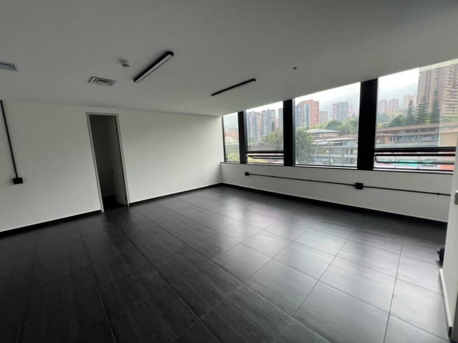 Oficina en arriendo en La Aguacatala, Medellín, 114 m² · foto 10 de 13