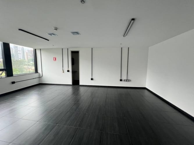Oficina en arriendo en La Aguacatala, Medellín, 114 m² · foto 11 de 13