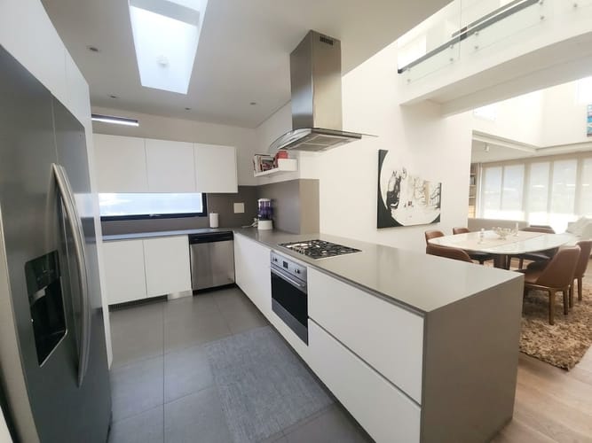 Apartamento de 2 alcobas en venta en El Virrey, Bogotá, 178 m² · foto 2 de 18