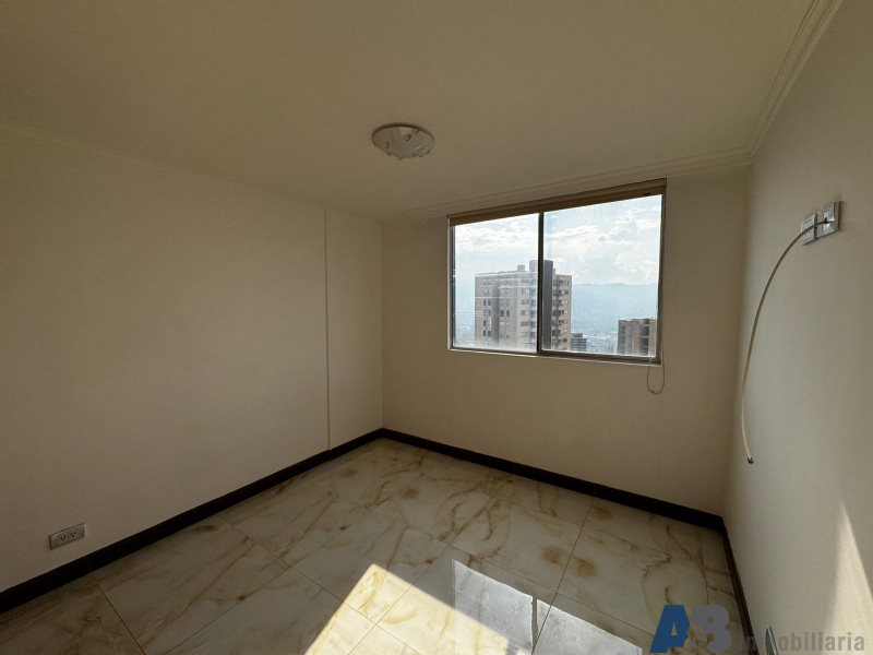 Apartamento en arriendo en El Poblado, Medellín · foto 3 de 24