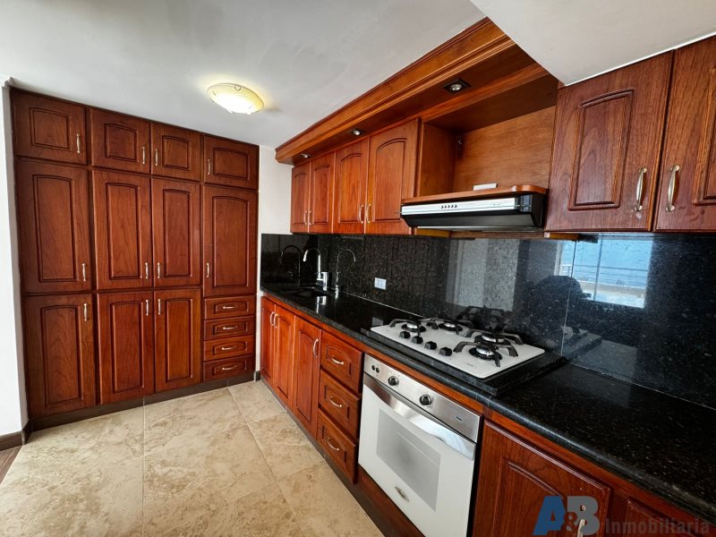 Apartamento en arriendo en El Poblado, Medellín · foto 4 de 24