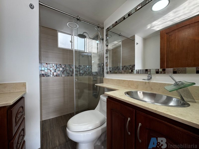 Apartamento en arriendo en El Poblado, Medellín · foto 6 de 24