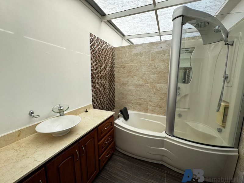 Apartamento en arriendo en El Poblado, Medellín · foto 21 de 24