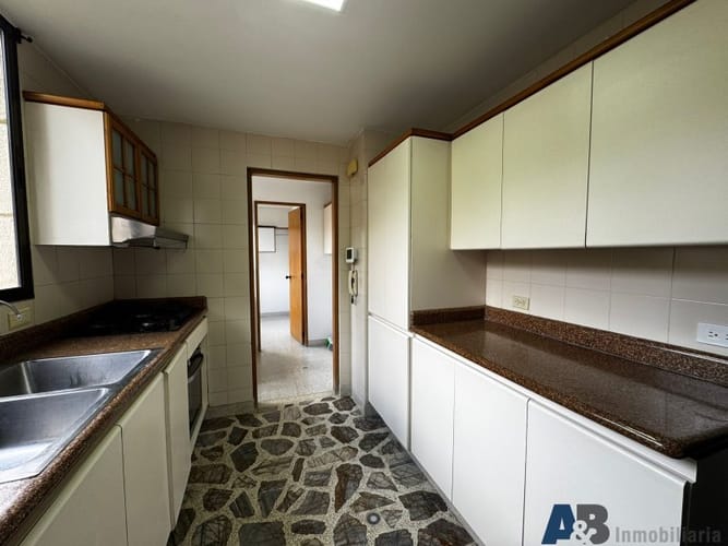 Apartamento de 4 alcobas en venta en El Poblado, Medellín, 145 m² · foto 13 de 21