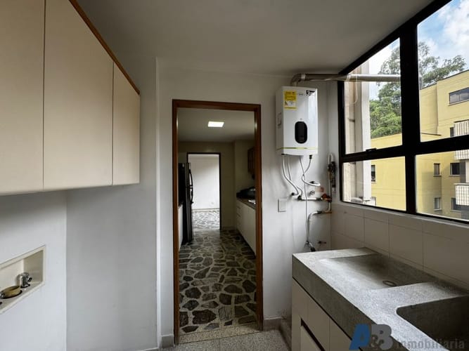 Apartamento de 4 alcobas en venta en El Poblado, Medellín, 145 m² · foto 15 de 21