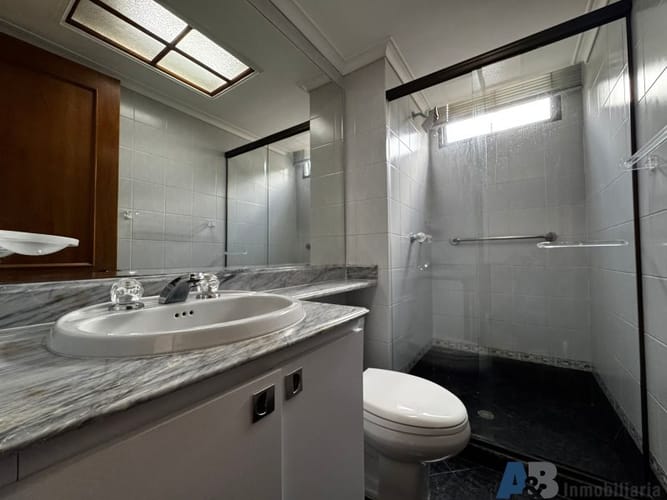 Apartamento de 4 alcobas en venta en El Poblado, Medellín, 145 m² · foto 19 de 21
