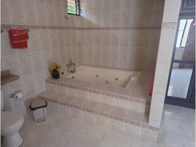 Casa de 5 alcobas en venta en Cn Los Lagos, Cartagena, 523 m² · foto 8 de 16