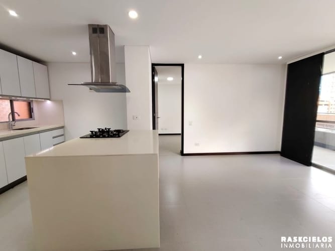 Apartamento de 2 alcobas en arriendo en Las Lomas, Medellín, 98 m² · foto 2 de 10