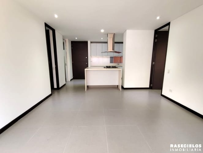 Apartamento de 2 alcobas en arriendo en Las Lomas, Medellín, 98 m² · foto 4 de 10