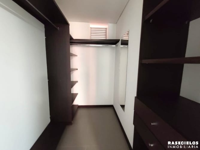 Apartamento de 2 alcobas en arriendo en Las Lomas, Medellín, 98 m² · foto 8 de 10
