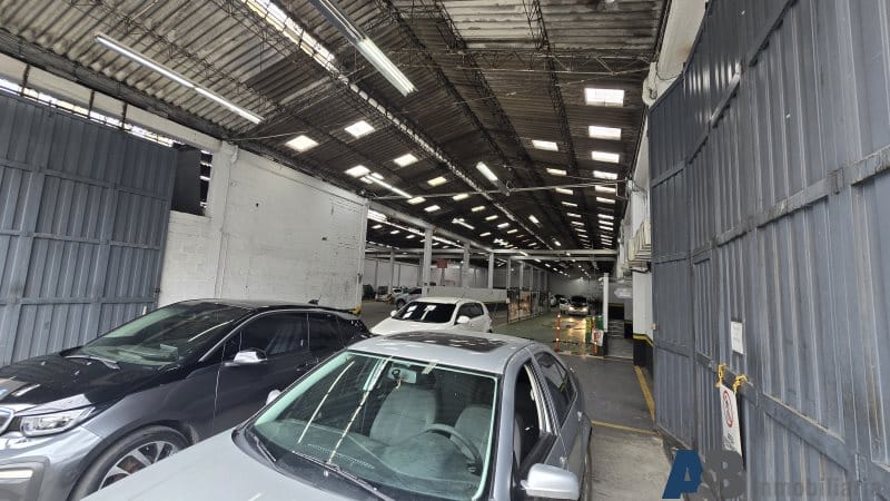 Bodega en venta en El Poblado, Medellín, 2060 m² · foto 2 de 6