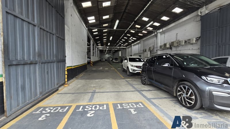 Bodega en venta en El Poblado, Medellín, 2060 m² · foto 6 de 6