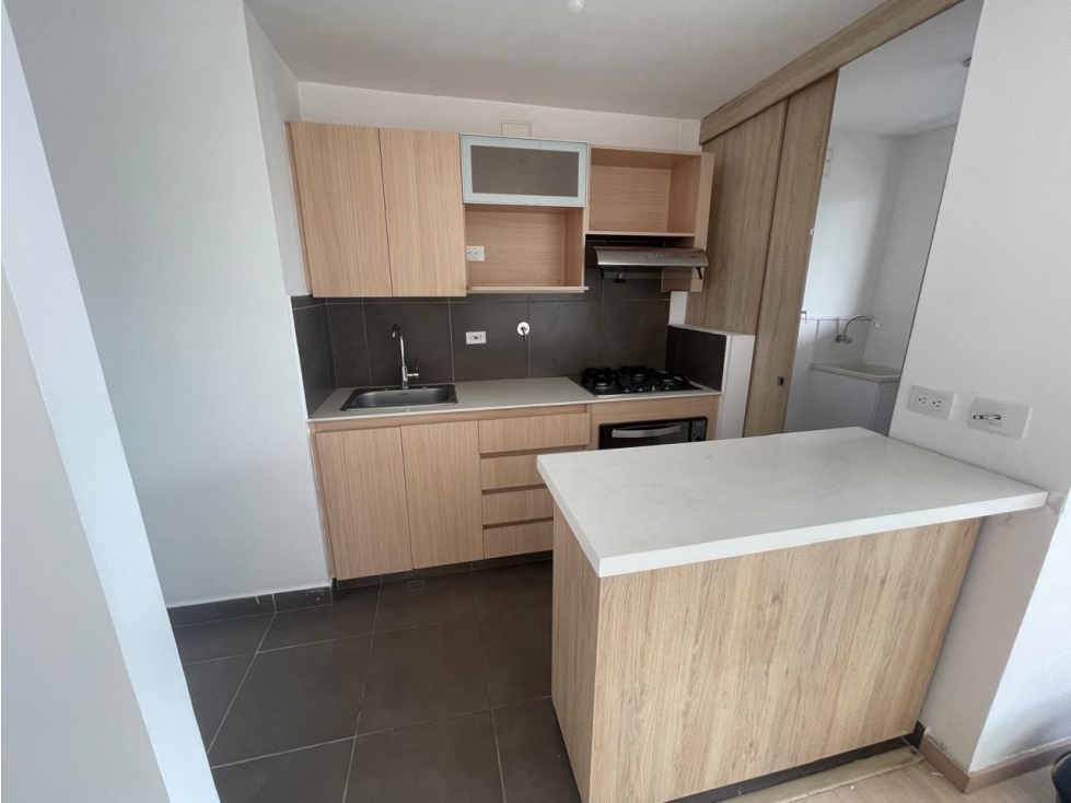 Apartamento en arriendo en Loma Del Esmeraldal, Envigado · foto 2 de 13