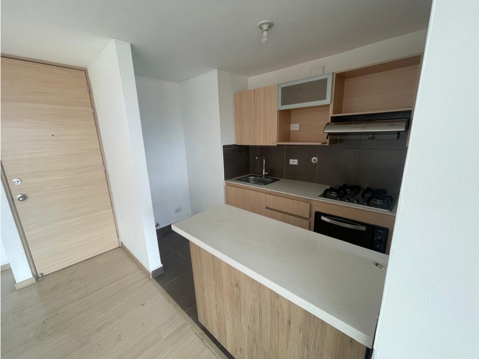 Apartamento en arriendo en Loma Del Esmeraldal, Envigado · foto 3 de 13