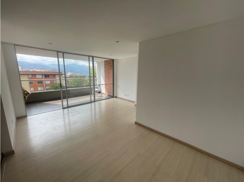 Apartamento en arriendo en Loma Del Esmeraldal, Envigado · foto 5 de 13