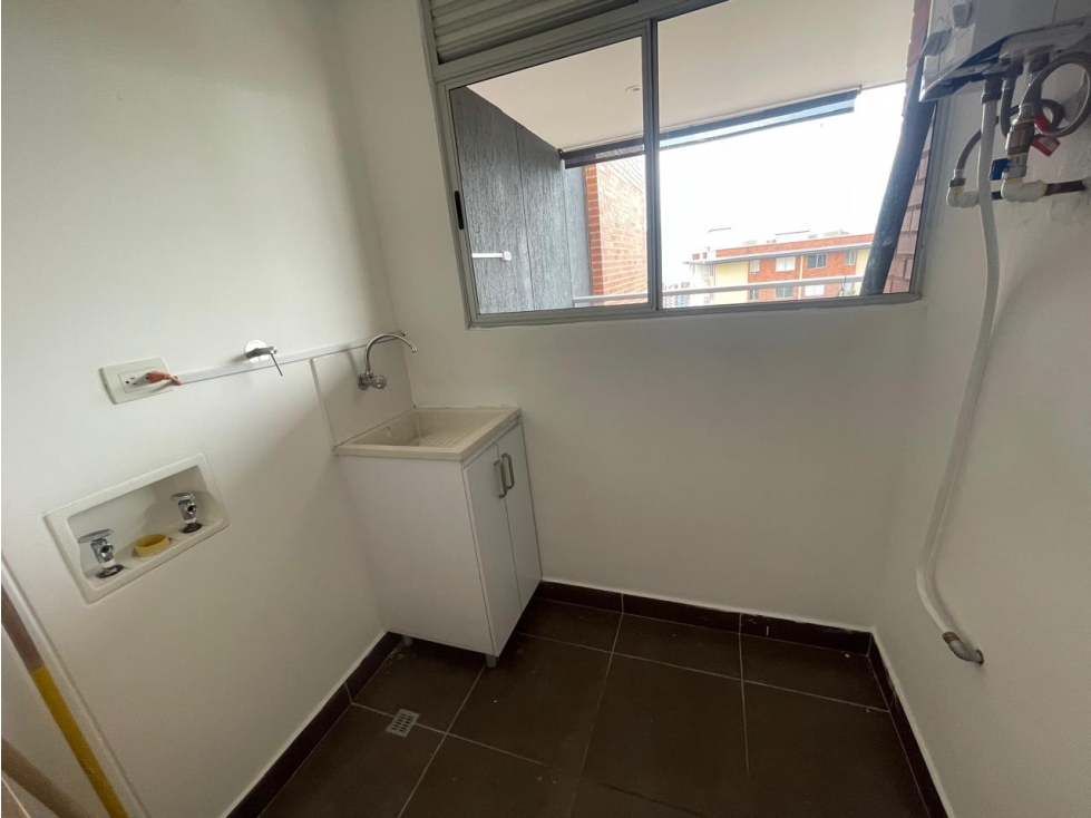 Apartamento en arriendo en Loma Del Esmeraldal, Envigado · foto 6 de 13