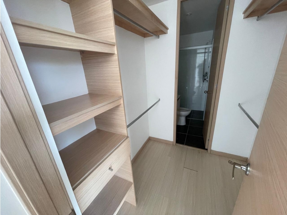 Apartamento en arriendo en Loma Del Esmeraldal, Envigado · foto 8 de 13