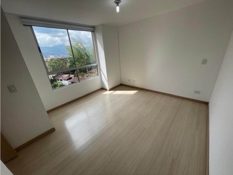 Apartamento en arriendo en Loma Del Esmeraldal, Envigado · foto 9 de 13