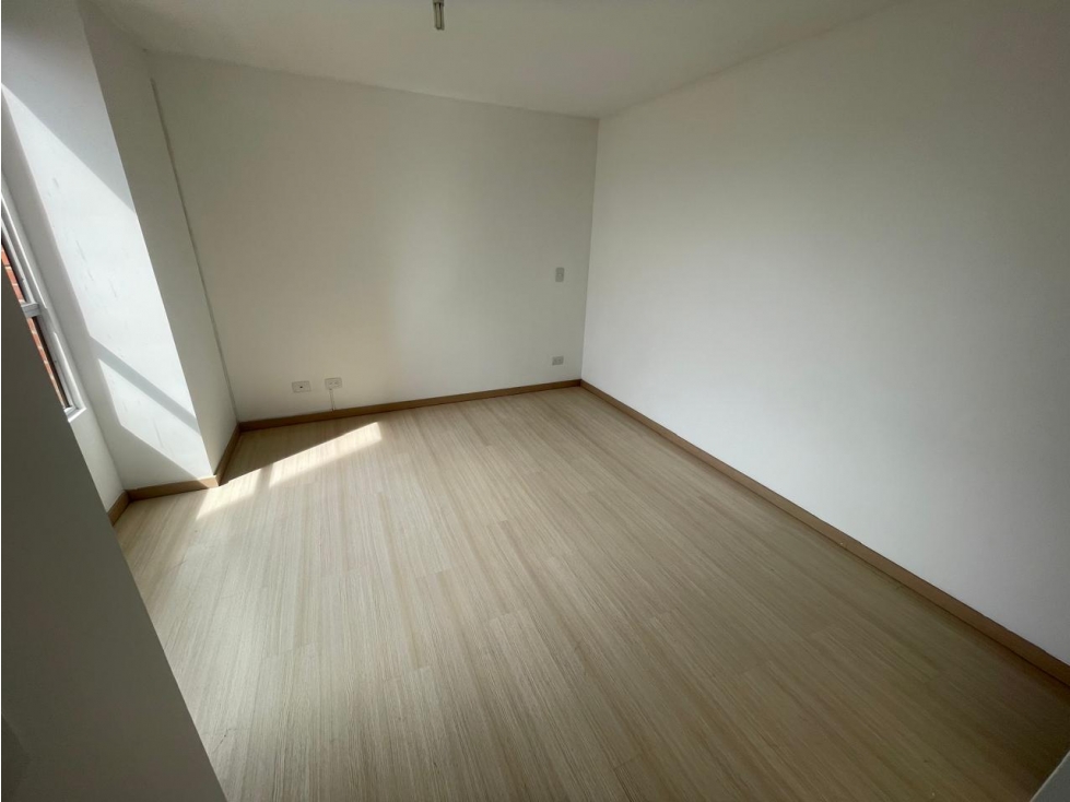 Apartamento en arriendo en Loma Del Esmeraldal, Envigado · foto 10 de 13