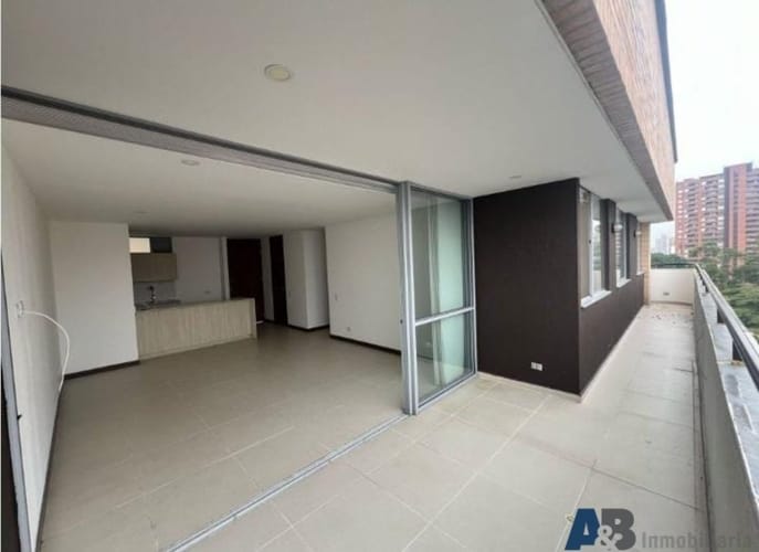 Apartamento de 3 alcobas en venta en Los Balsos, Medellín, 110 m² · foto 3 de 10