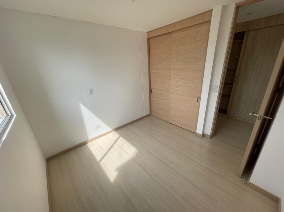 Apartamento en arriendo en Loma Del Esmeraldal, Envigado · foto 11 de 13