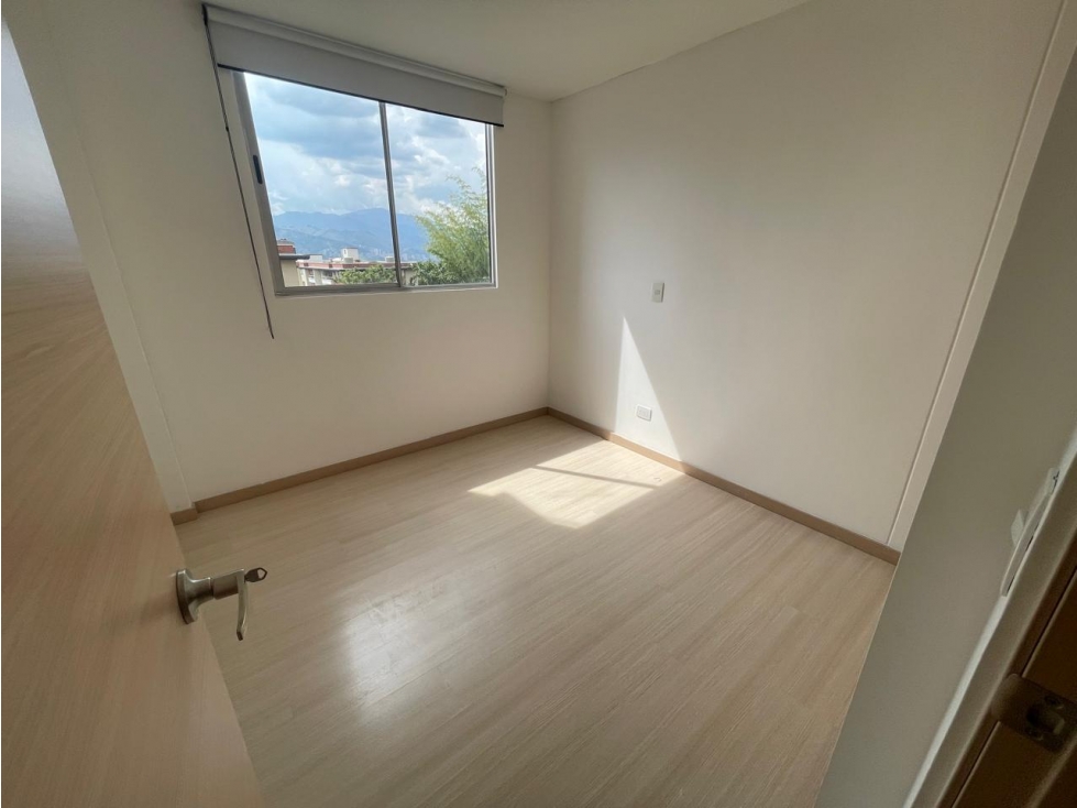 Apartamento en arriendo en Loma Del Esmeraldal, Envigado · foto 12 de 13