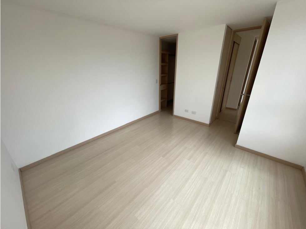 Apartamento en arriendo en Loma Del Esmeraldal, Envigado · foto 13 de 13