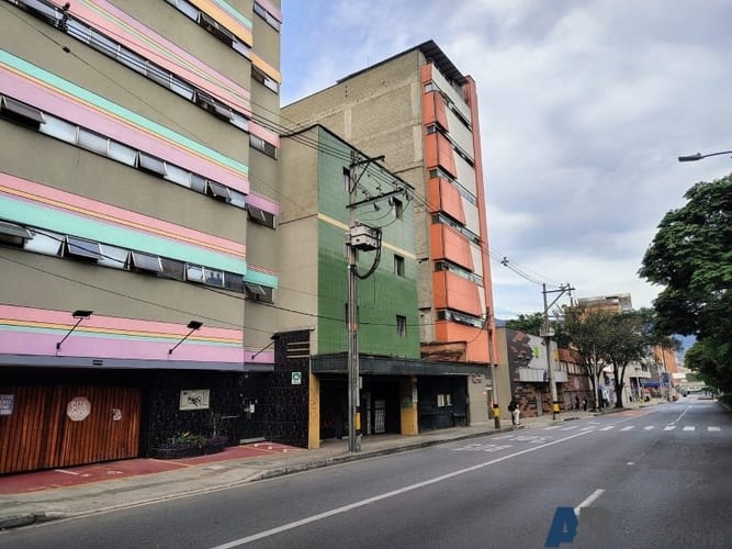 Edificio en venta en Suramericana, Medellín, 1698 m² · foto 3 de 14